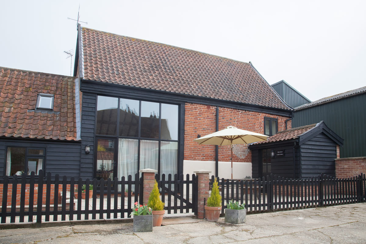 Old Hall Farm Self Catering Holiday Barns In Suffolk